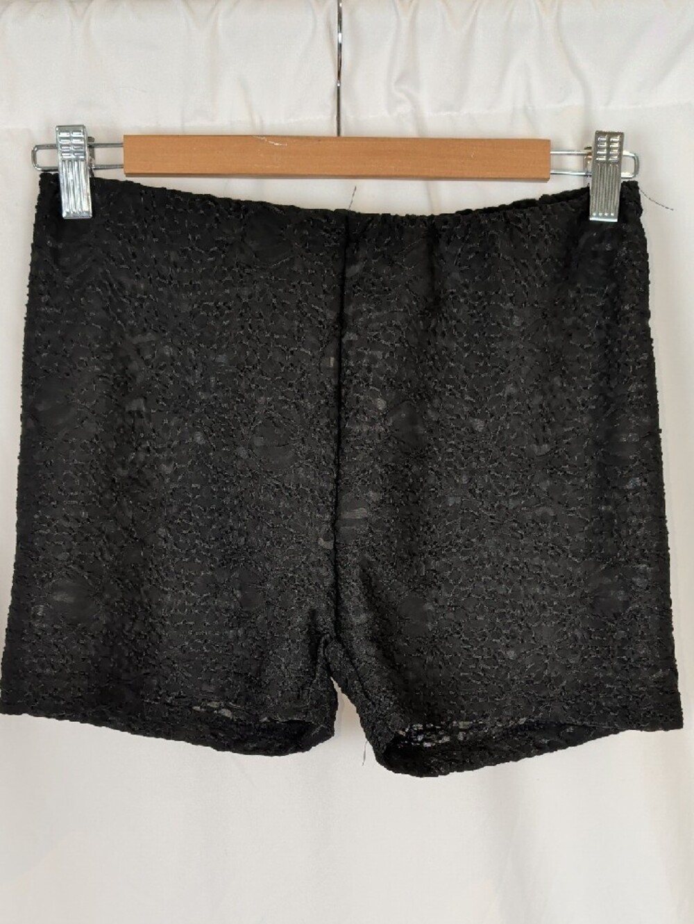 NWT MUSERA Black Textured Lace-Look Shorts - Size M